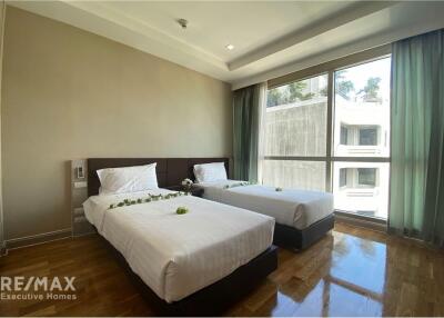 Luxurious 2 Bedroom Condo with Balcony in High Rise Building, Sukhumvit 39