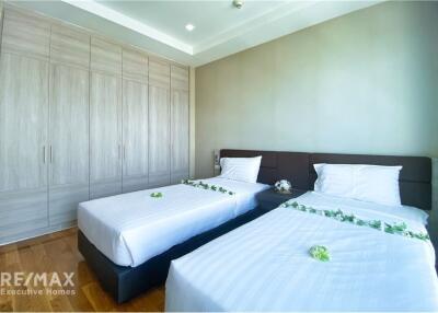 Luxurious 2 Bedroom Condo with Balcony in High Rise Building, Sukhumvit 39