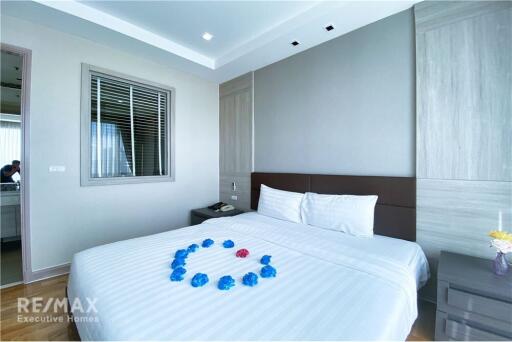 Luxurious 2 Bedroom Condo with Balcony in High Rise Building, Sukhumvit 39