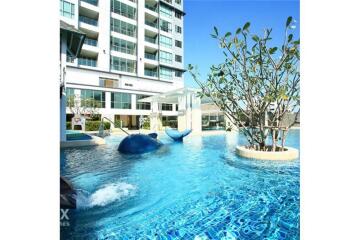 Luxurious 2 Bedroom Condo with Balcony in High Rise Building, Sukhumvit 39