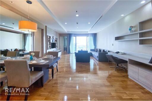 Luxurious 2 Bedroom Condo with Balcony in High Rise Building, Sukhumvit 39