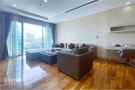 Luxurious 2 Bedroom Condo with Balcony in High Rise Building, Sukhumvit 39