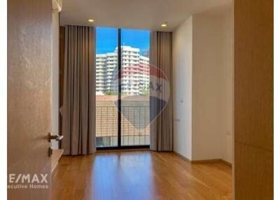 Modern 3 Bed Condo for Rent near BTS Phrompong Rama 4