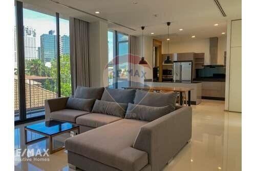 Modern 3 Bed Condo for Rent near BTS Phrompong Rama 4