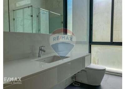 Modern 3 Bed Condo for Rent near BTS Phrompong Rama 4