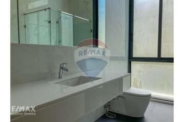 Modern 3 Bed Condo for Rent near BTS Phrompong Rama 4