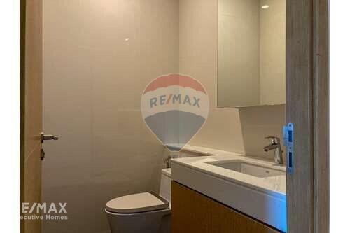 Modern 3 Bed Condo for Rent near BTS Phrompong Rama 4