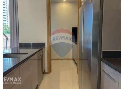 Modern 3 Bed Condo for Rent near BTS Phrompong Rama 4