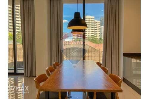 Modern 3 Bed Condo for Rent near BTS Phrompong Rama 4