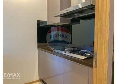 Modern 3 Bed Condo for Rent near BTS Phrompong Rama 4