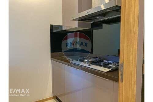 Modern 3 Bed Condo for Rent near BTS Phrompong Rama 4