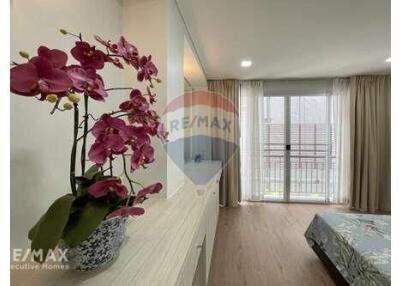 Modern 2-Bedroom Condo near Convenience Stores and Supermarkets in Thong Lo