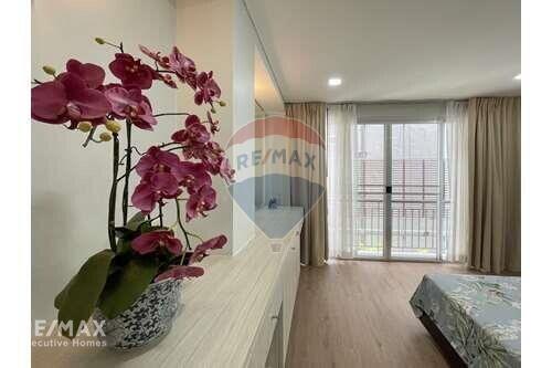 Modern 2-Bedroom Condo near Convenience Stores and Supermarkets in Thong Lo