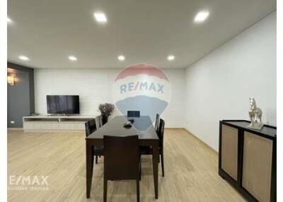 Modern 2-Bedroom Condo near Convenience Stores and Supermarkets in Thong Lo