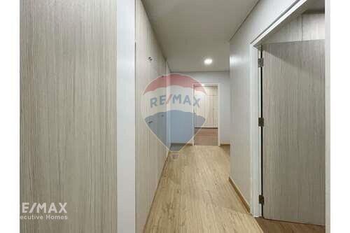 Modern 2-Bedroom Condo near Convenience Stores and Supermarkets in Thong Lo