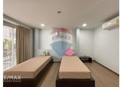 Modern 2-Bedroom Condo near Convenience Stores and Supermarkets in Thong Lo