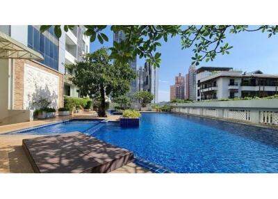 Spacious 3-Bedroom Condo for Rent next to Park on Sukhumvit 24