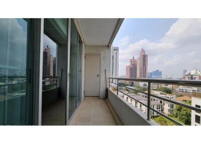 Spacious 3-Bedroom Condo for Rent next to Park on Sukhumvit 24