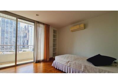 Spacious 3-Bedroom Condo for Rent next to Park on Sukhumvit 24