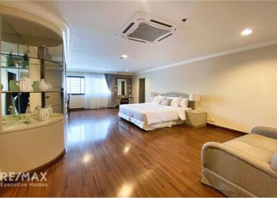 Pet Friendly Renovated Style Spacious 3 Bedrooms Condo in Asoke