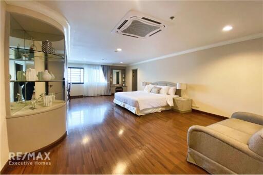 Pet Friendly Renovated Style Spacious 3 Bedrooms Condo in Asoke