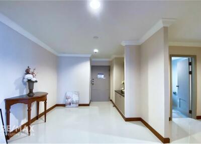 Pet Friendly Renovated Style Spacious 3 Bedrooms Condo in Asoke