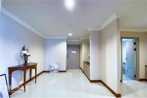 Pet Friendly Renovated Style Spacious 3 Bedrooms Condo in Asoke