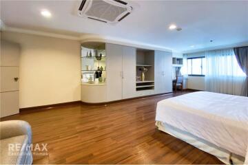 Pet Friendly Renovated Style Spacious 3 Bedrooms Condo in Asoke