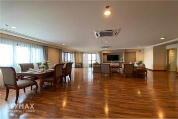 Pet Friendly Renovated Style Spacious 3 Bedrooms Condo in Asoke