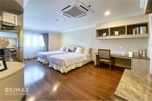 Pet Friendly Renovated Style Spacious 3 Bedrooms Condo in Asoke