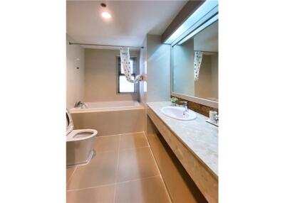 Pet Friendly Renovated Style Spacious 3 Bedrooms Condo in Asoke