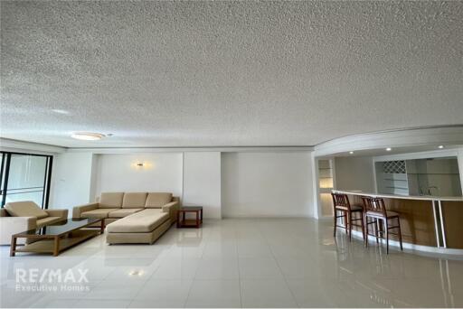 Modern 2 Bedroom Condo for Rent near BTS Chidlom