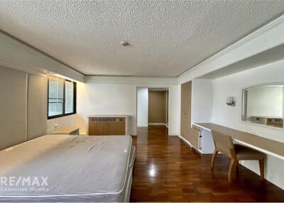 Modern 2 Bedroom Condo for Rent near BTS Chidlom