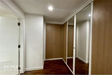 Modern 2 Bedroom Condo for Rent near BTS Chidlom