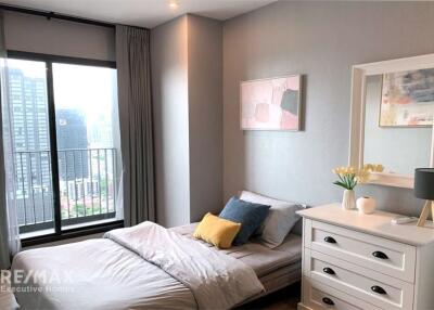 Corner Room Condo with Effortless BTS Ejson Ekkamai Access, Only 7 Mins Walk