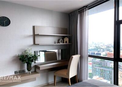 Corner Room Condo with Effortless BTS Ejson Ekkamai Access, Only 7 Mins Walk