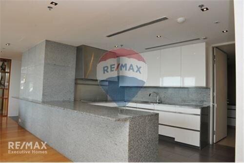 Special Price! The Met Condo 31 Beds, High Floor, Close to BTS Chong Nonsi (10 Mins Walk)