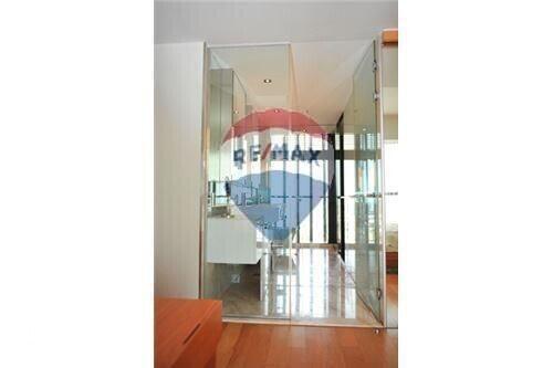 Special Price! The Met Condo 31 Beds, High Floor, Close to BTS Chong Nonsi (10 Mins Walk)