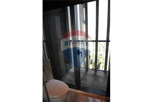 Spacious 31 Bed Condo at The Met  High Floor  Close to BTS Chong Nonsi (10 Mins Walk)