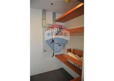 Spacious 31 Bed Condo at The Met  High Floor  Close to BTS Chong Nonsi (10 Mins Walk)