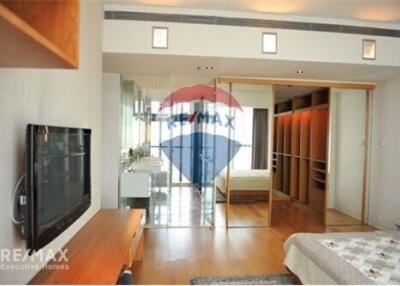 Spacious 31 Bed Condo at The Met  High Floor  Close to BTS Chong Nonsi (10 Mins Walk)