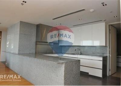 Spacious 31 Bed Condo at The Met  High Floor  Close to BTS Chong Nonsi (10 Mins Walk)