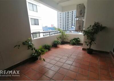 Pet Friendly Renovated Condo with Spacious 21 Bedrooms in Asoke