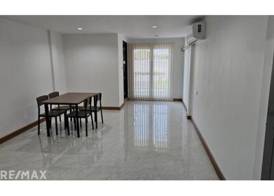 Townhouse For Rent: Spacious 4-Storey Home Office with 6 Bedrooms in Sukhumvit 101/1