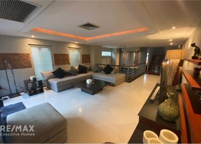 4-Story Corner Unit Townhouse with Stunning Views and Private Compound at Sukhumvit 49 - For Sale