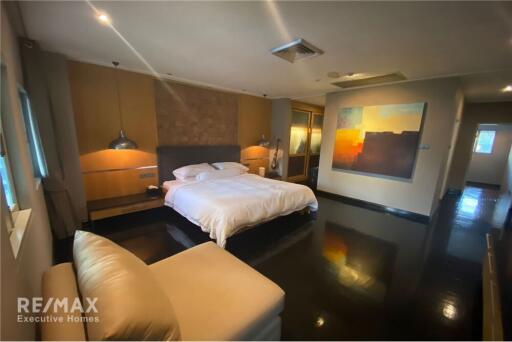 4-Story Corner Unit Townhouse with Stunning Views and Private Compound at Sukhumvit 49 - For Sale