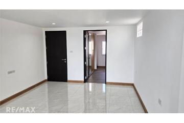 Modern 4-Storey Townhouse for Rent in Sukhumvit 101/1