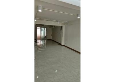 Modern 4-Storey Townhouse for Rent in Sukhumvit 101/1