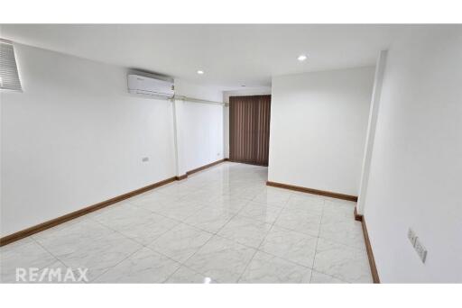 Modern 4-Storey Townhouse for Rent in Sukhumvit 101/1