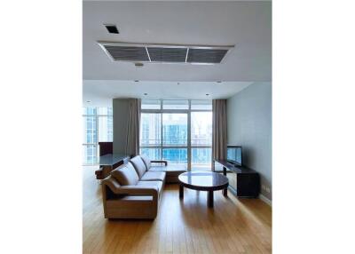 For Rent: Spacious 3-Bedroom High Floor Condo at Athenee Residence, 4 Mins Walk to BTS Phloen Chit